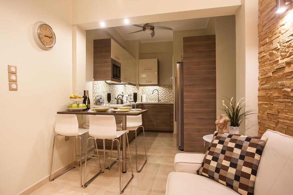 Elegant And Safe Gold And Blue Apartment Walk To Acropolis Athens Exterior photo